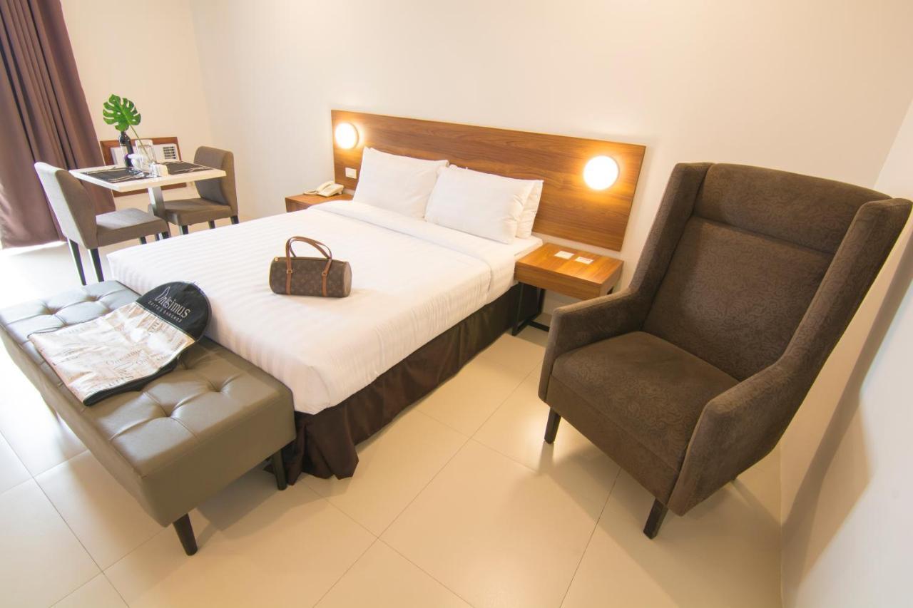 Mango Suites Cauayan Bagian luar foto