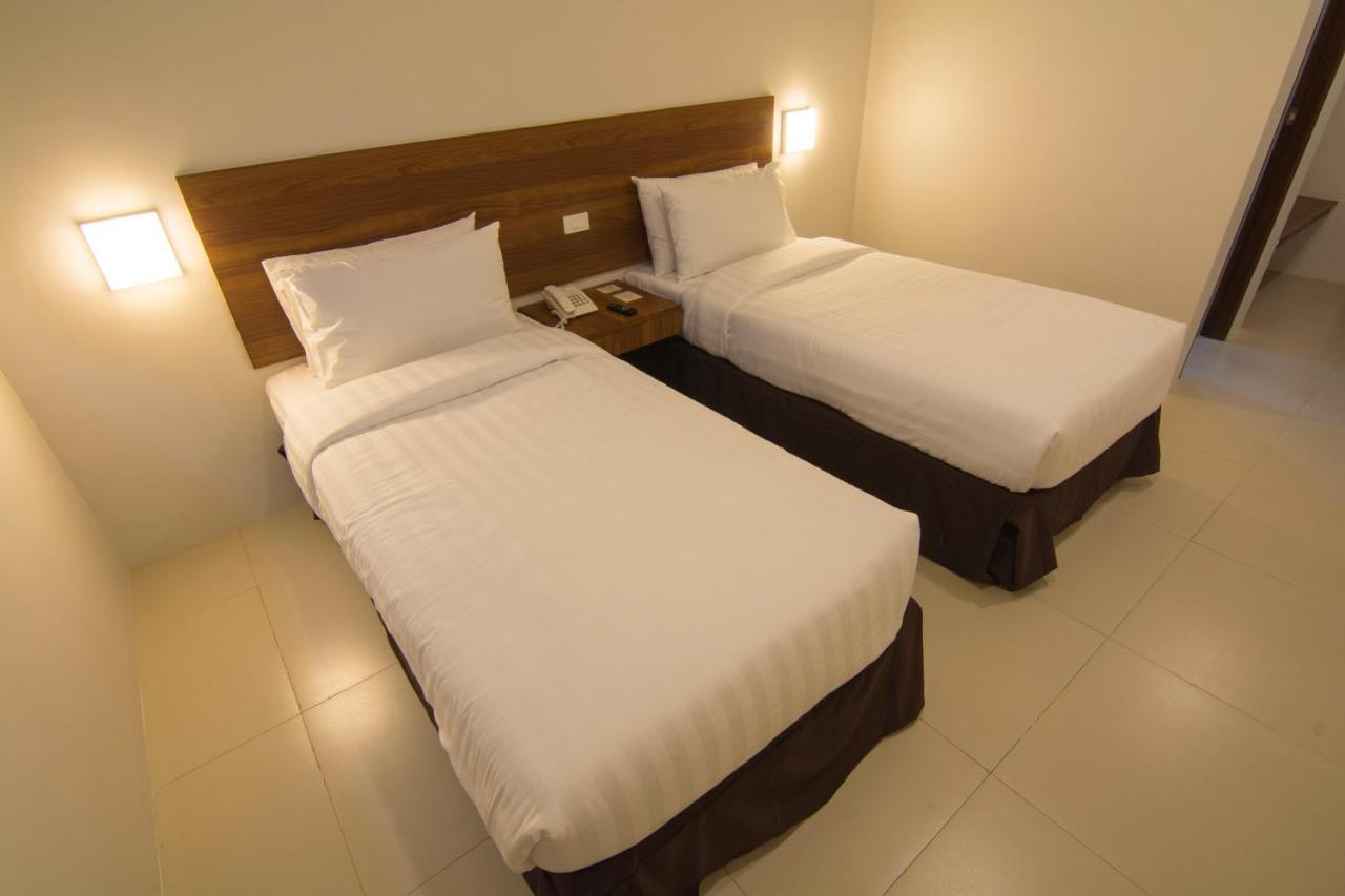 Mango Suites Cauayan Bagian luar foto