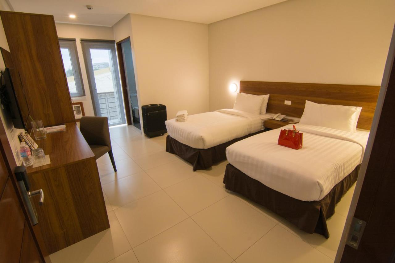 Mango Suites Cauayan Bagian luar foto