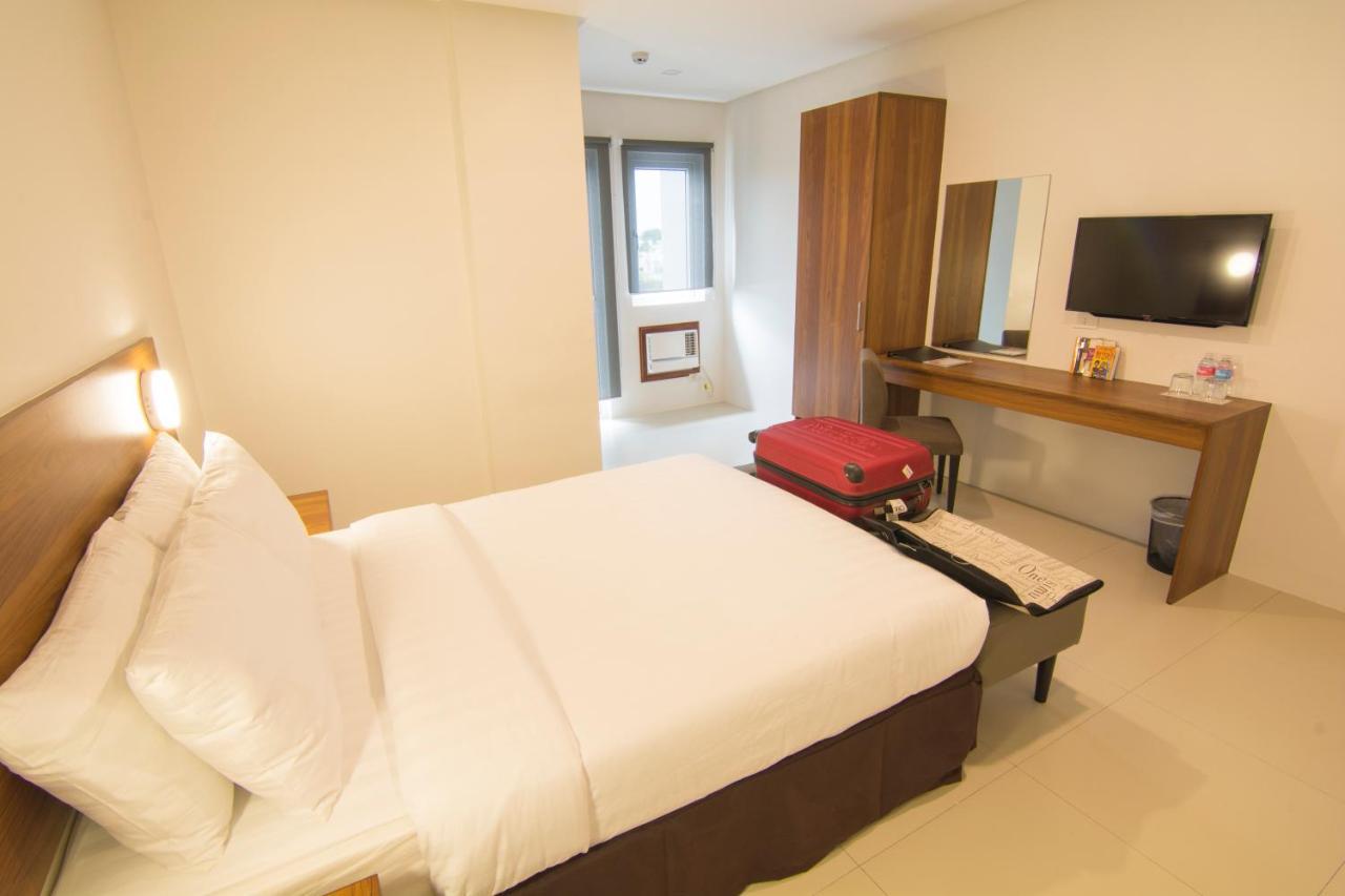 Mango Suites Cauayan Bagian luar foto