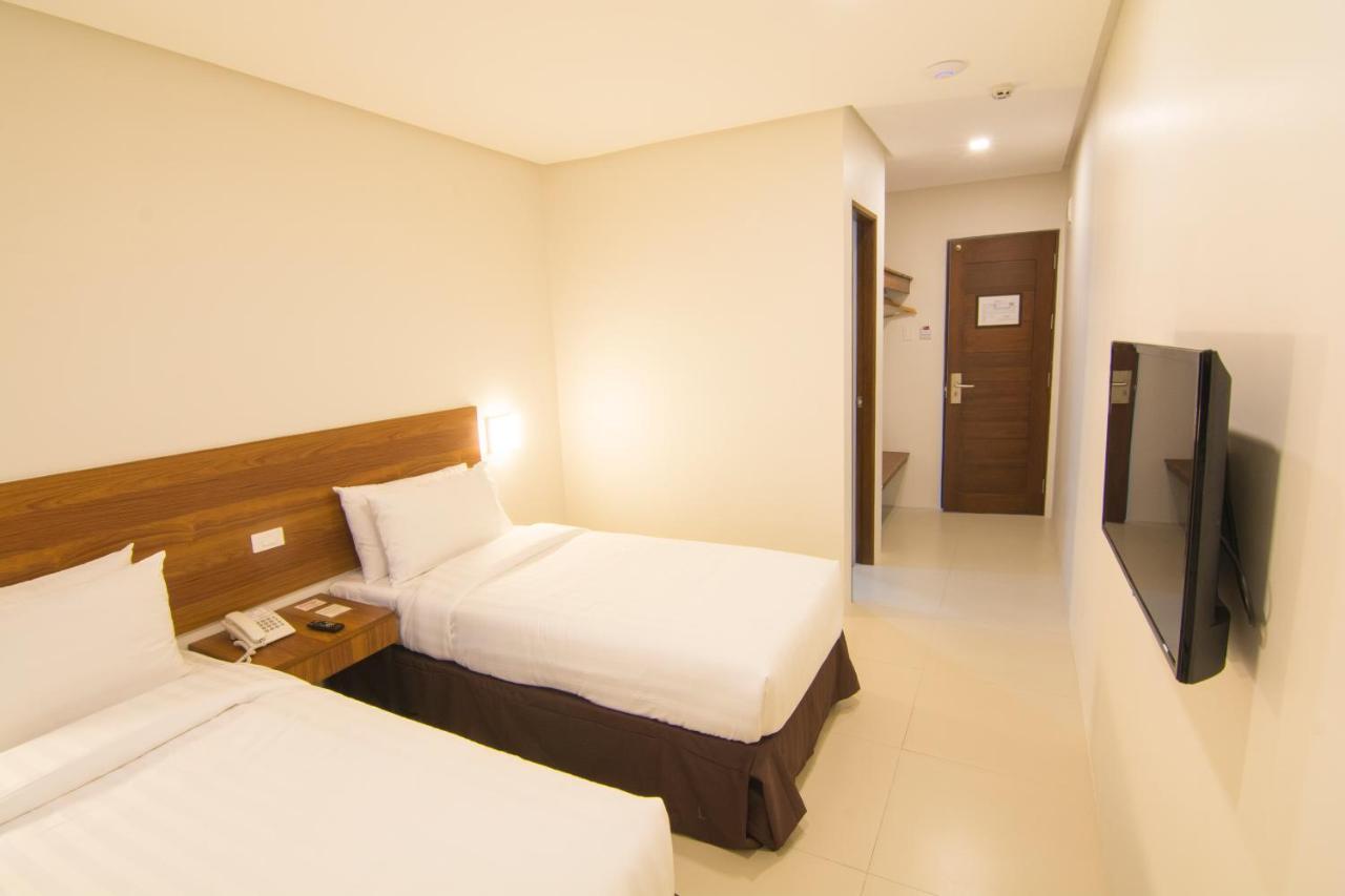 Mango Suites Cauayan Bagian luar foto