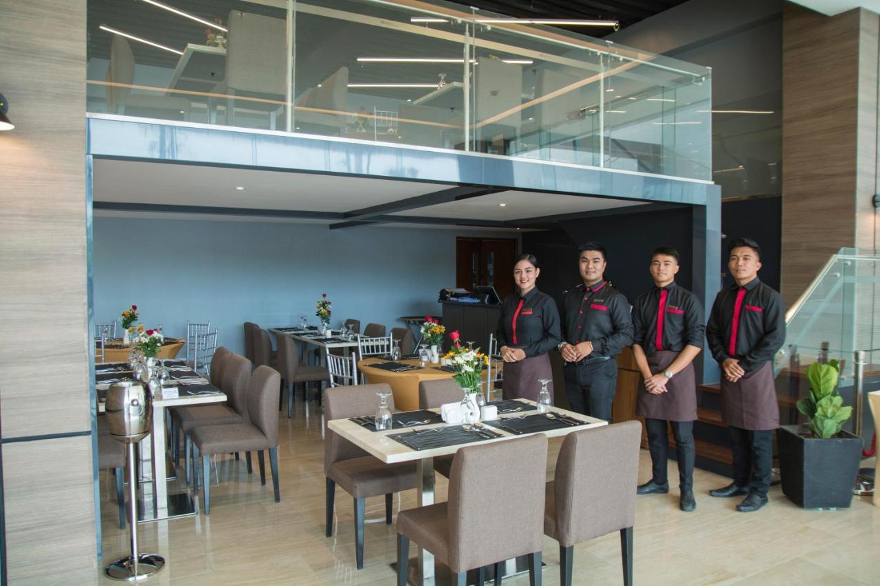 Mango Suites Cauayan Bagian luar foto