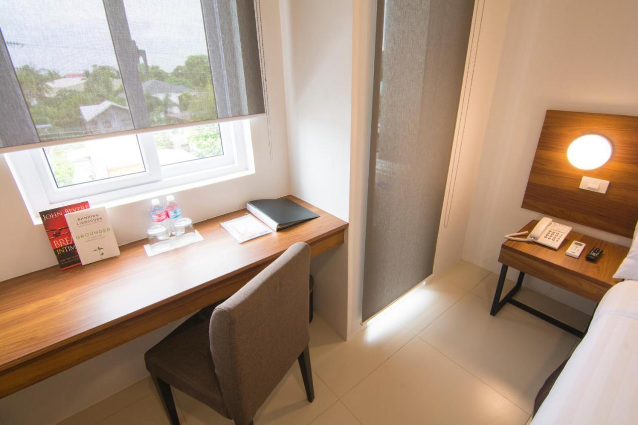 Mango Suites Cauayan Bagian luar foto