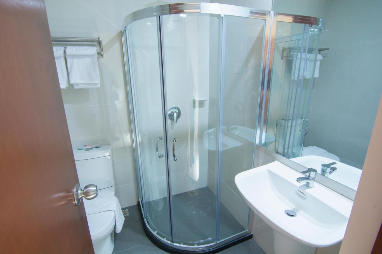 Mango Suites Cauayan Bagian luar foto
