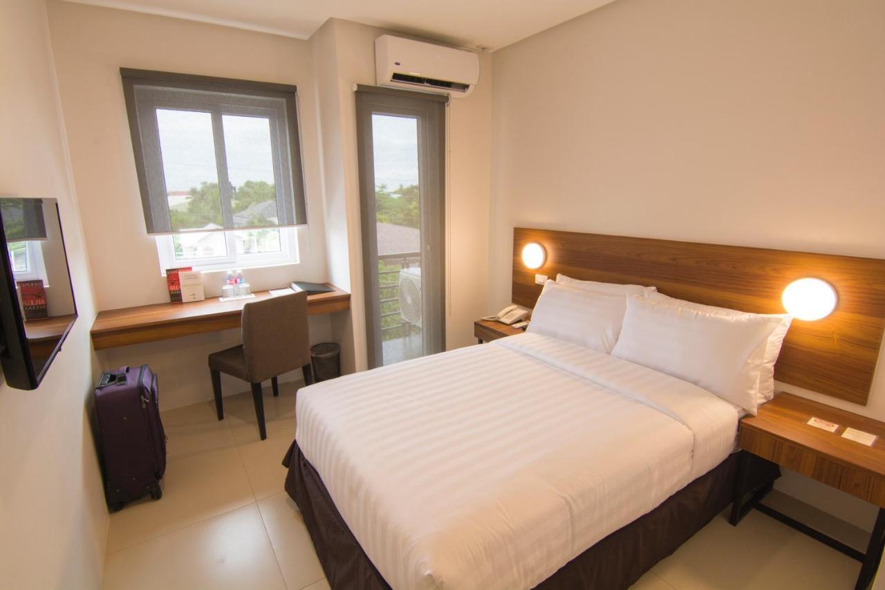 Mango Suites Cauayan Bagian luar foto